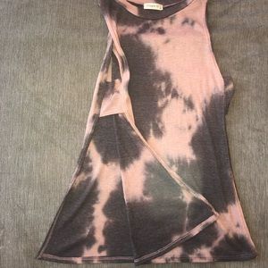Side Cut out Tye Dye Tee! 😱🌸💋